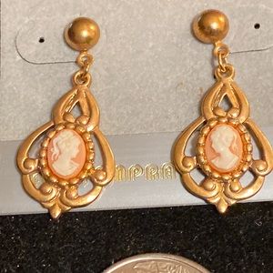 Contemporary, Goldtone Cameo Earrings Beautiful Gorgeous Beautiful 💜💙🔥🔥💕💚
